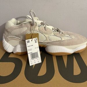 Adidas Yeezy 500 in Beige and White